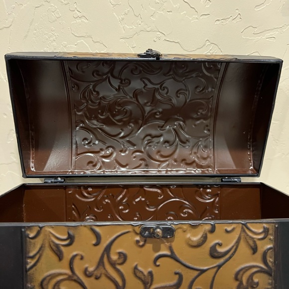 Metal Decorative Box with Domed Lid - Picture 4 of 6